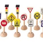 Plan Toys Set of Traffic Signs and Lights 1 (Usa)